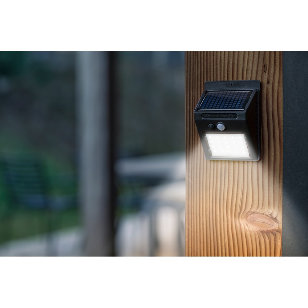 Solarna lampa ścienna